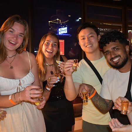 Lakeview Backpackers Hostel & Rooftop Bar Hanoï Extérieur photo
