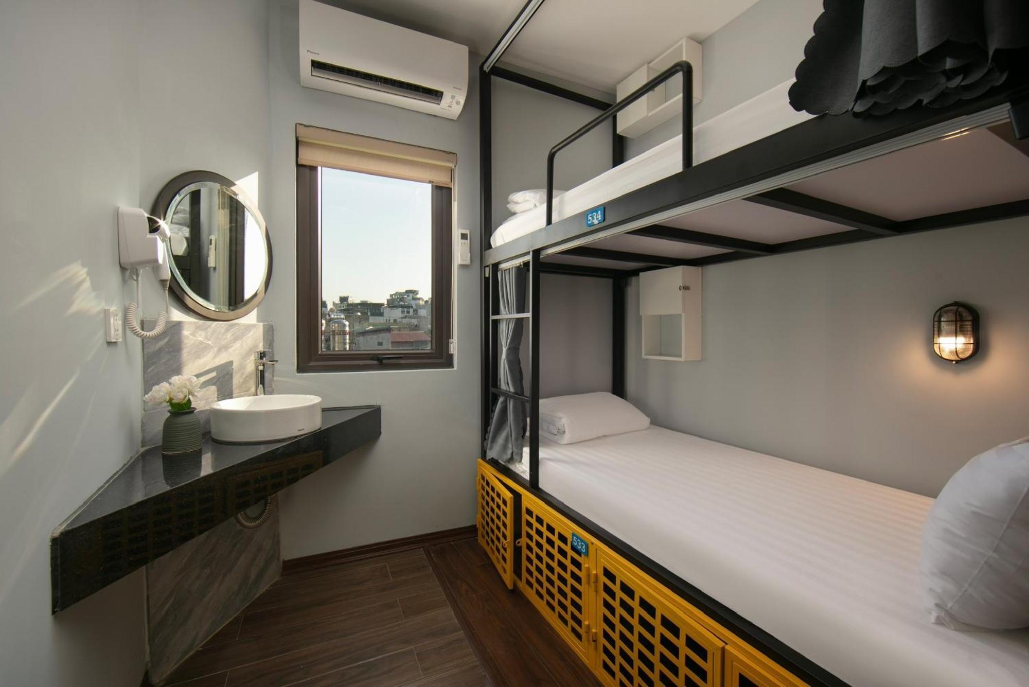 Lakeview Backpackers Hostel & Rooftop Bar Hanoï Extérieur photo