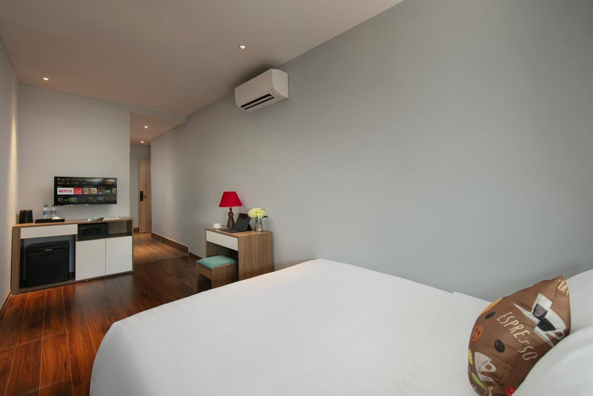Lakeview Backpackers Hostel & Rooftop Bar Hanoï Extérieur photo