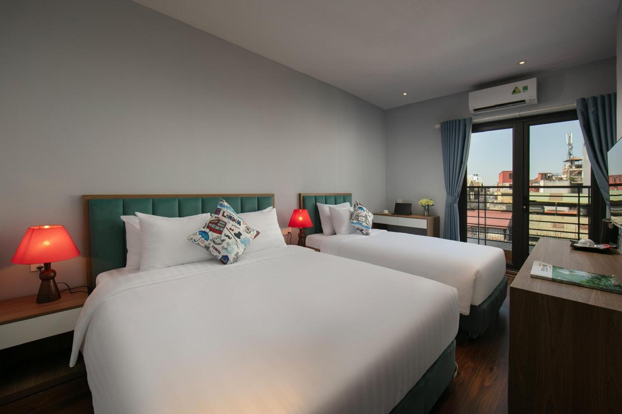 Lakeview Backpackers Hostel & Rooftop Bar Hanoï Extérieur photo