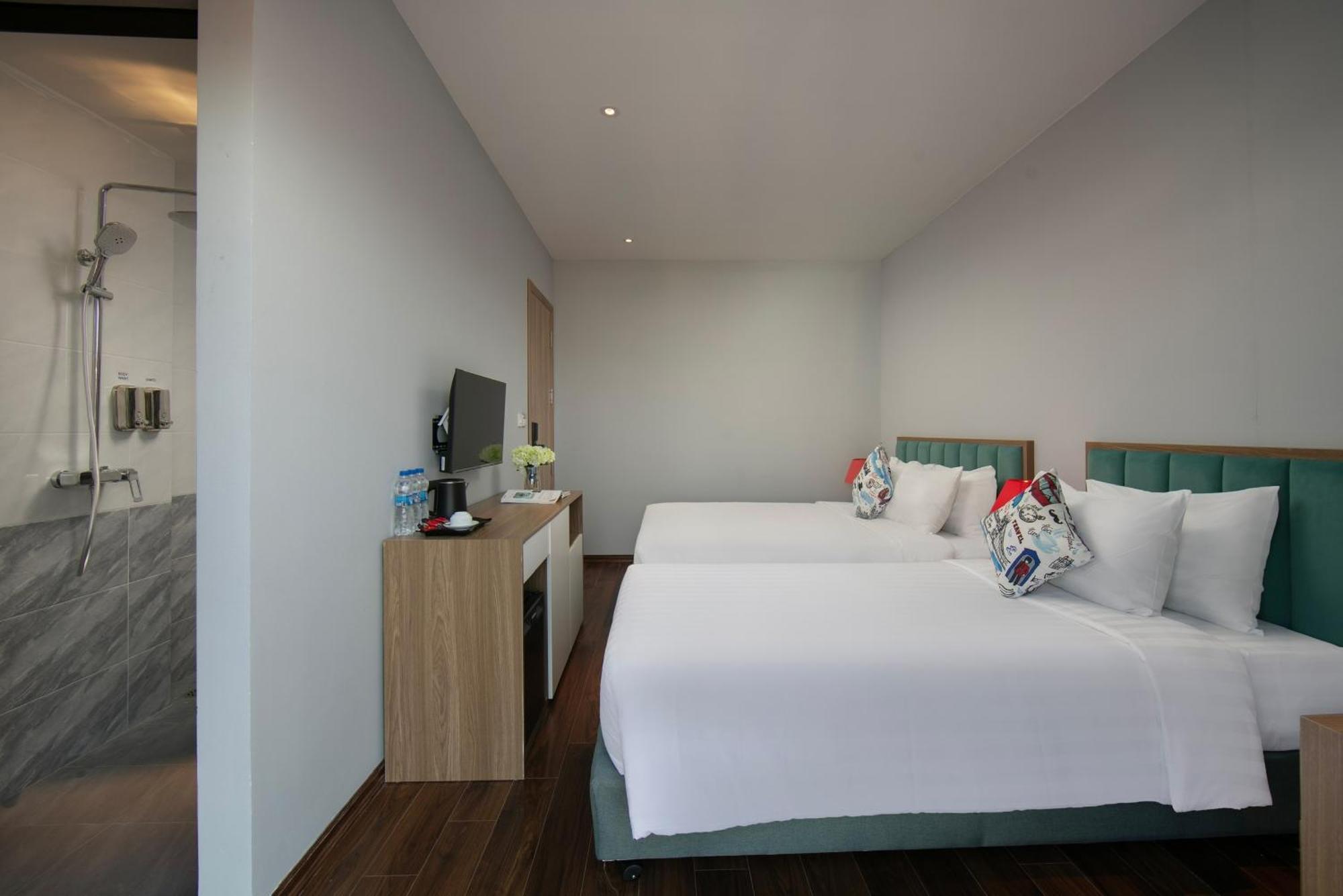 Lakeview Backpackers Hostel & Rooftop Bar Hanoï Extérieur photo