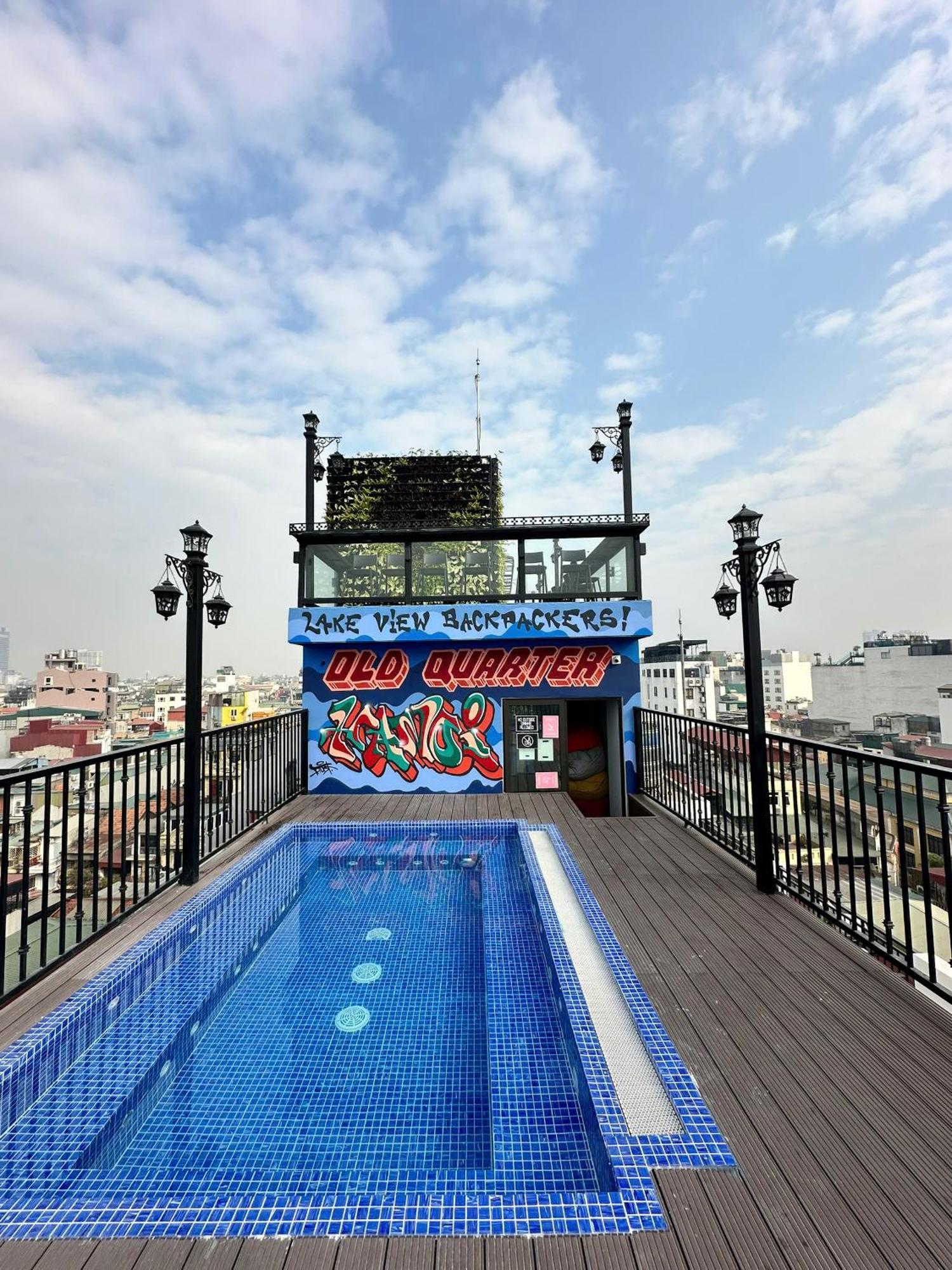 Lakeview Backpackers Hostel & Rooftop Bar Hanoï Extérieur photo