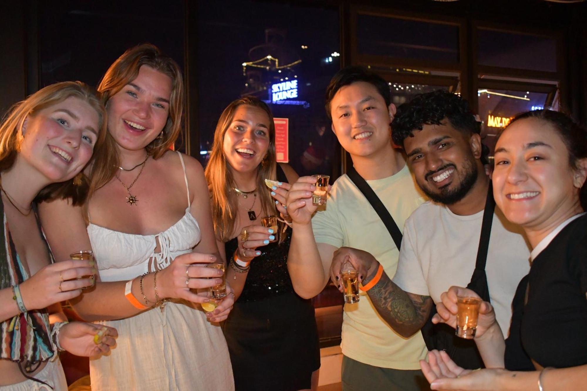 Lakeview Backpackers Hostel & Rooftop Bar Hanoï Extérieur photo