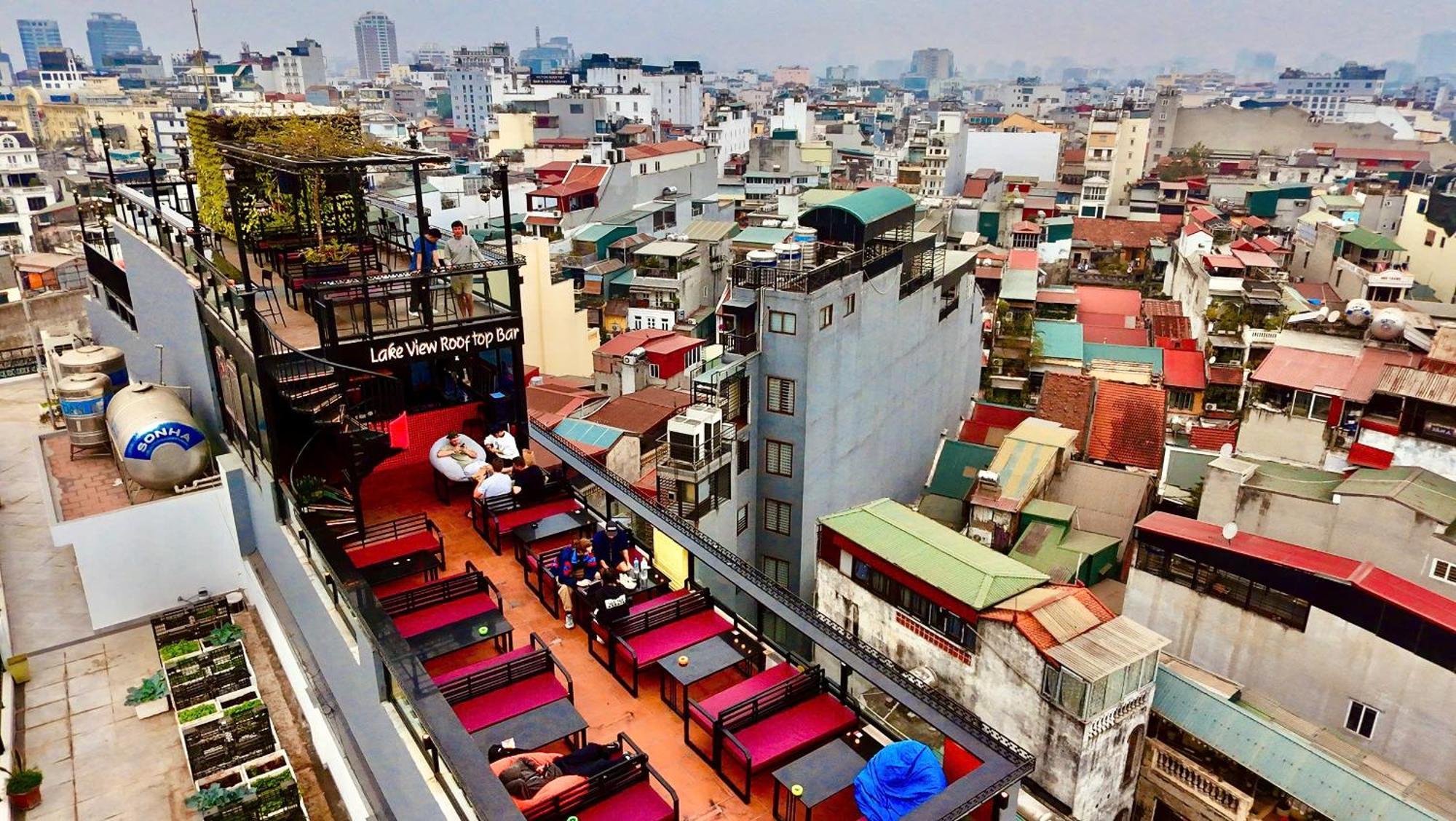 Lakeview Backpackers Hostel & Rooftop Bar Hanoï Extérieur photo