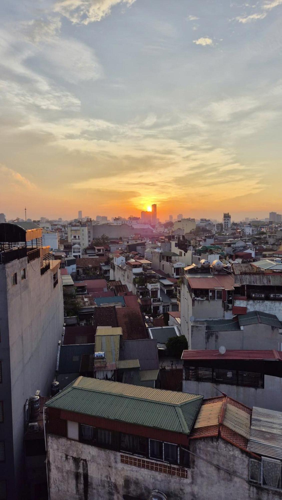 Lakeview Backpackers Hostel & Rooftop Bar Hanoï Extérieur photo