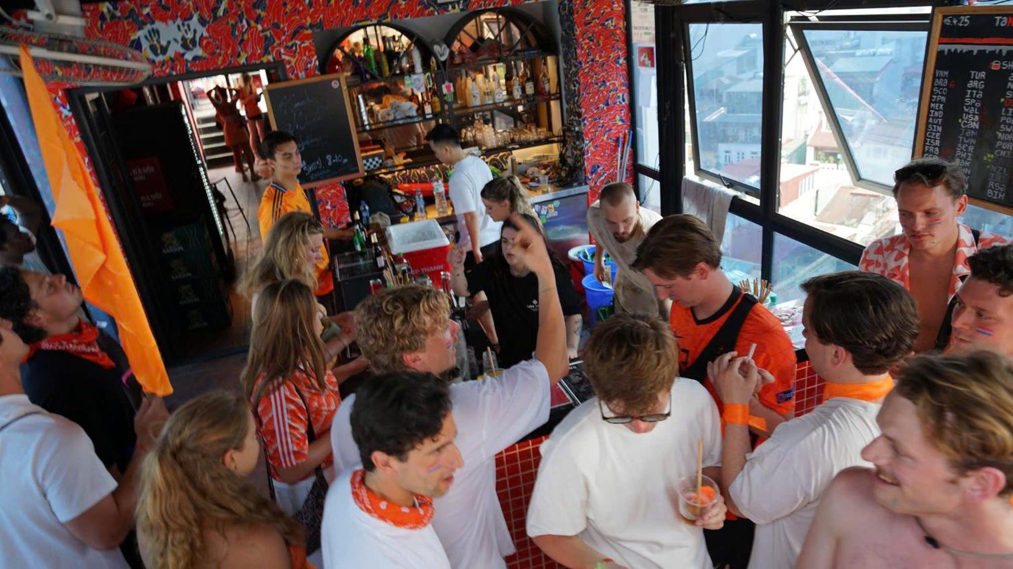 Lakeview Backpackers Hostel & Rooftop Bar Hanoï Extérieur photo